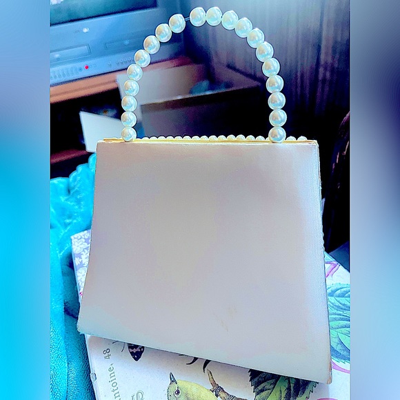 nights in White satin vtg pearl purse pristine Vanessa Freestanding snap closure - Picture 2 of 5